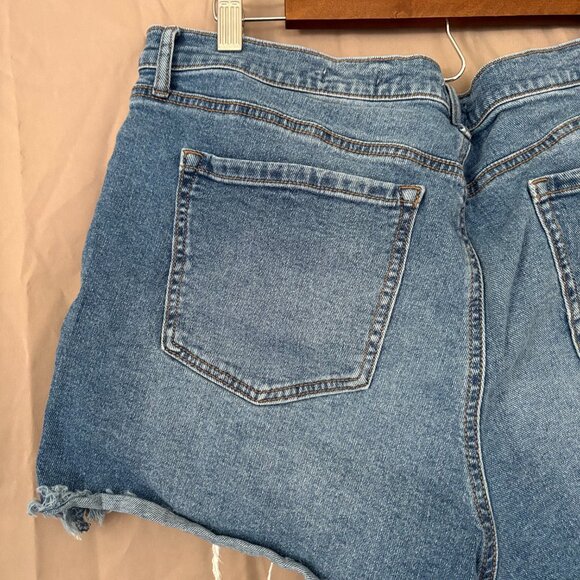 Sofia Jeans Mid Rise Medium Wash Distressed Denium Shorts Women's Size 18 - Picture 9 of 15